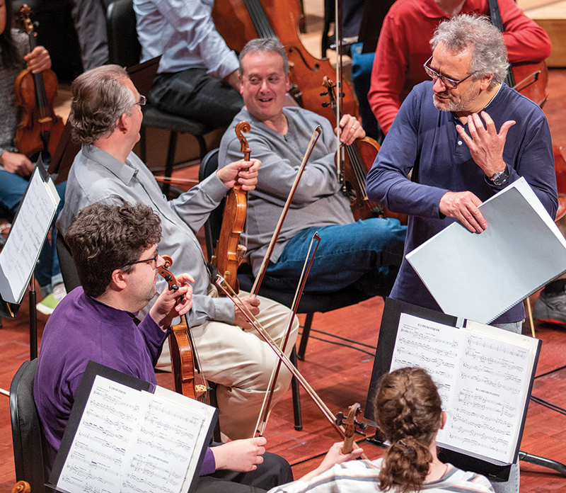 Louis Langrée and CSO principals discuss passages of Guillaume Connesson’s Les belles heures in preparation for the oboe concerto’s May 2022 world premiere. Credit: Charlie Balcom