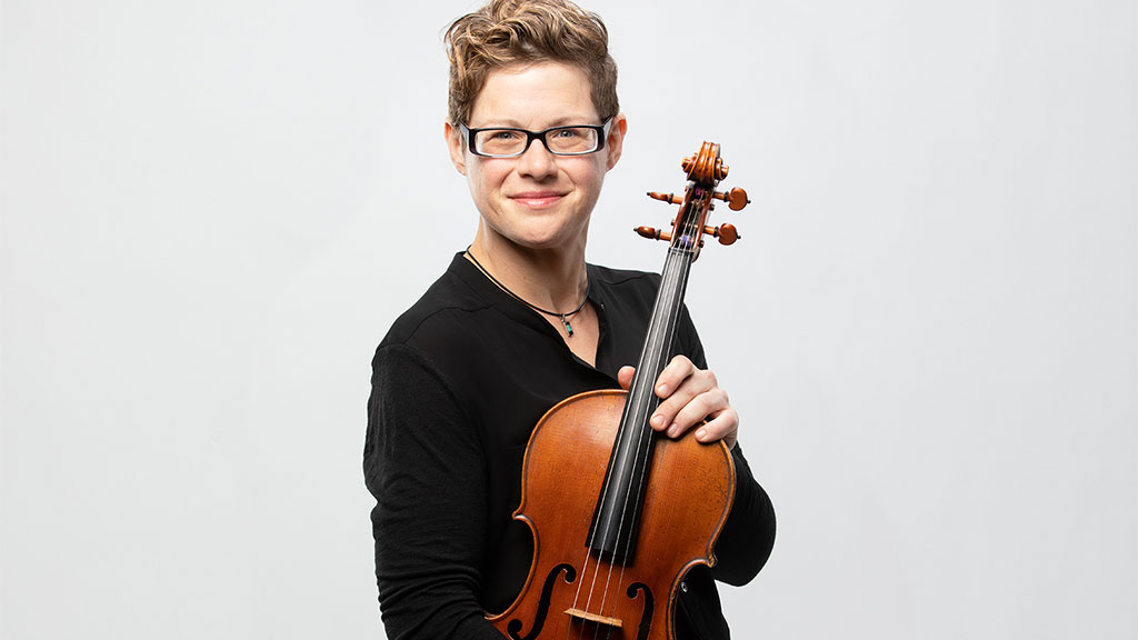 Headshot of CSO Viola player Joanne Wojtowicz