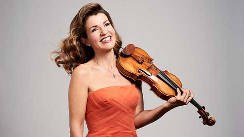 Headshot for violinist Anne-Sophie Mutter
