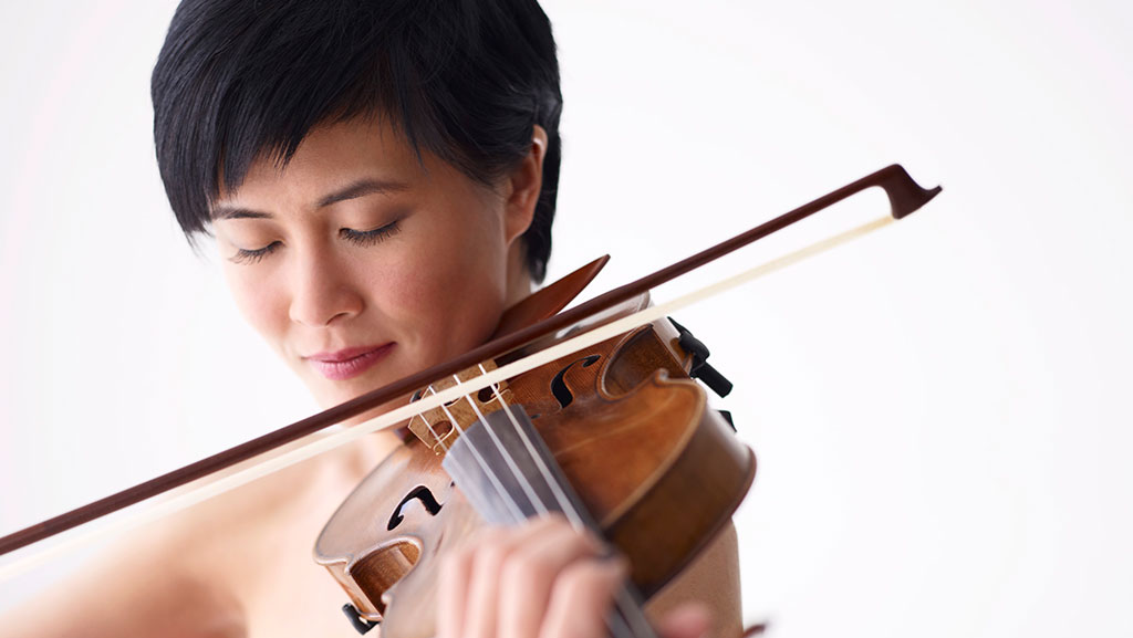 Violinist Jennifer Koh holding violin